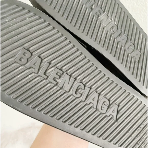 BALENCIAGA || Women’s Pool Slides In Black/Fluo Green - Picture 14 of 14
